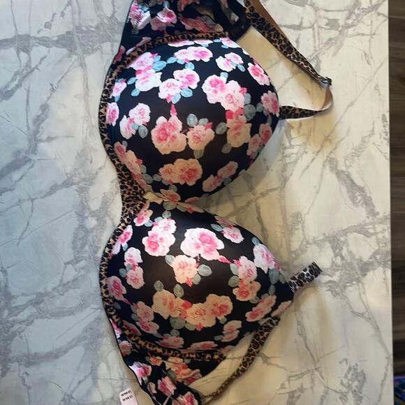 PINK Victoria's Secret Floral Black Bra - Picture 1 of 4